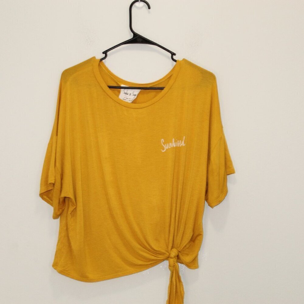 Sadie and Sage Sunkissed Tie Front Shirt Size Medium